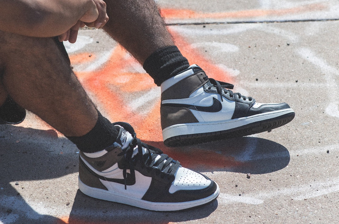 Air Jordan 1 Mocha on foot. How to style Jordan 1s. 